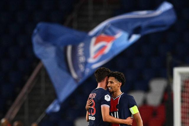 雄鹿不敌篮网两连败 锡安12中3鹈鹕惨负开拓者